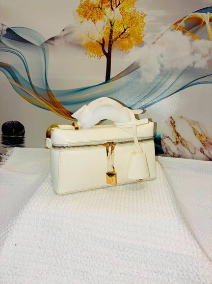 LORO PIANA
Best quality 
95 dhs✅
size19CM

Zain290
♥️♥️♥️