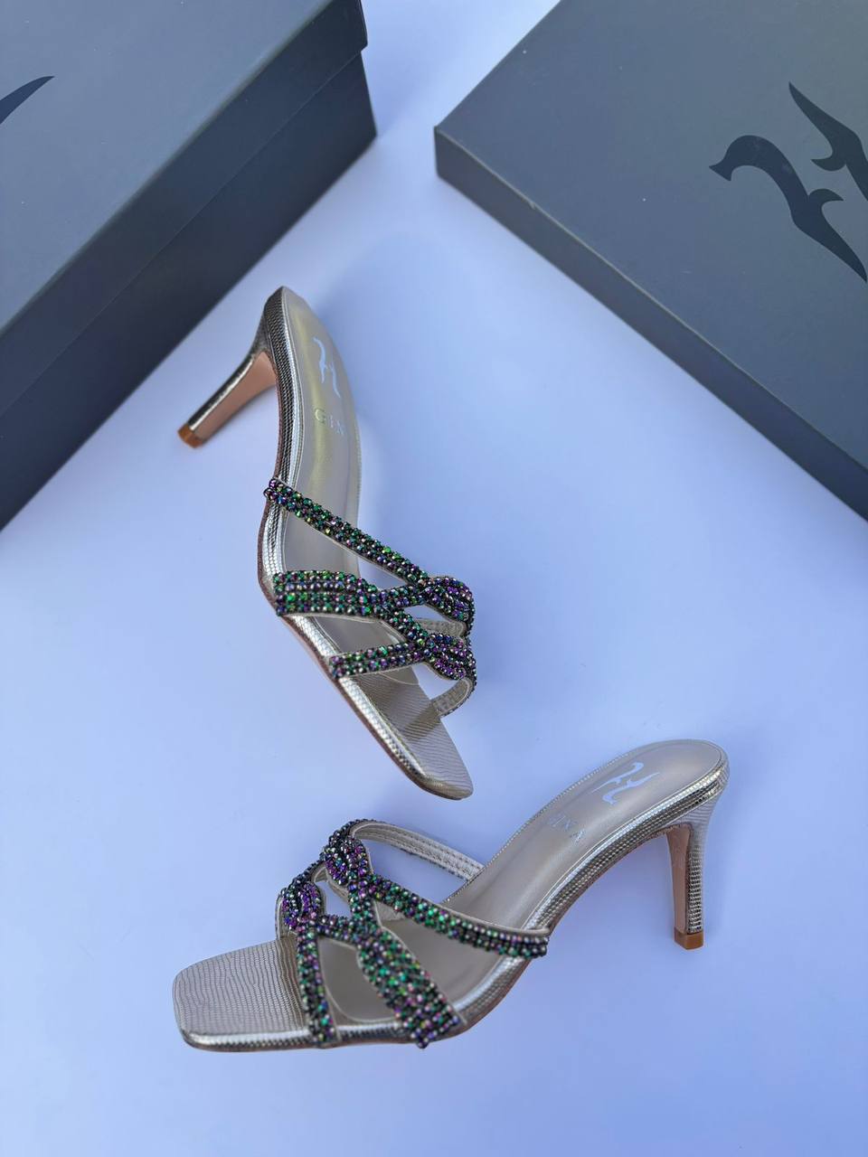Gina 
120 dhs🪙🌨️
Size 36-42

Zain30
♥️♥️♥️