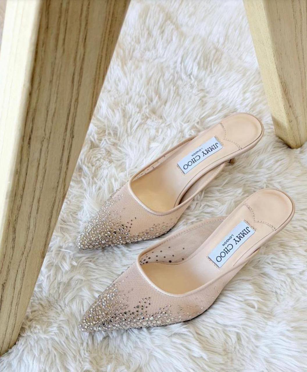JIMMY CHOO  
MASTER QUALITY 
SIZE 36-41 AVAILABLE 
230 dhs✅

Zain88
♥️♥️♥️