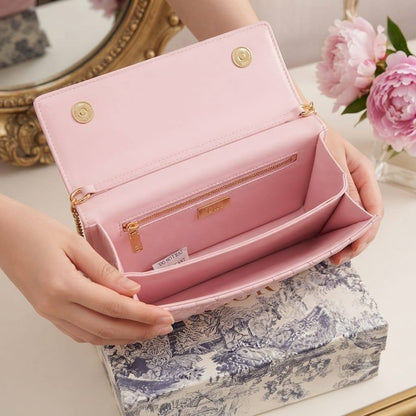 Dior ᴄᴀɴɴᴀɢᴇ ʙᴏᴡ
ʟᴀᴍʙsᴋɪɴ ʟᴇᴀᴛʜᴇʀ ʙᴀɢ
ᴡɪᴛʜ ɢᴏʟᴅ ᴄʜᴀɪɴ sᴛʀᴀᴘ
sɪᴢᴇ : 22 cm
ᴡɪᴛʜ BOX

110 dhs💓

Zain31
♥️♥️♥️