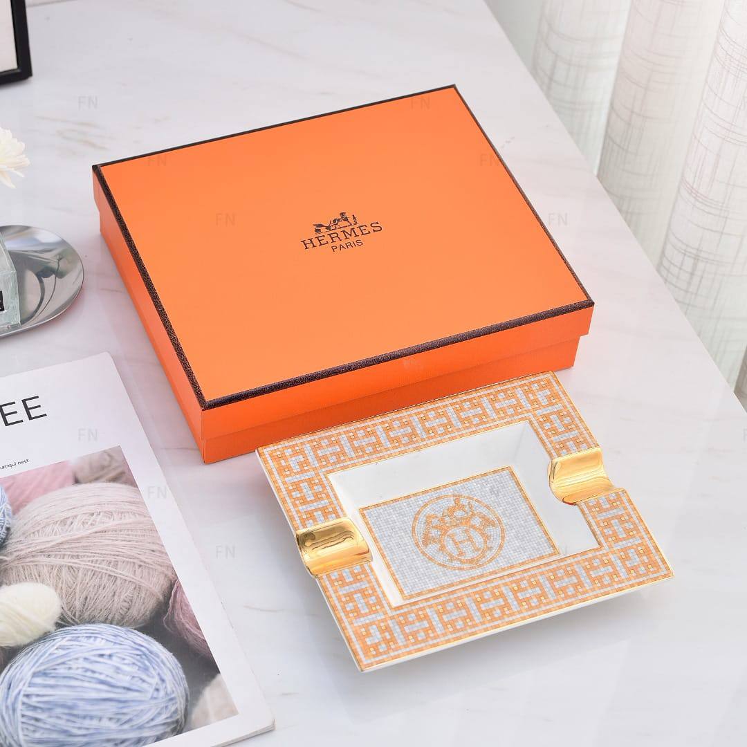 100 dhs 

Zain205
♥️♥️♥️