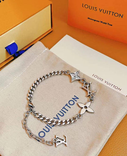 LV Bracelet
Master Quality
90 dhs🇦🇪

Zain33
♥️♥️♥️