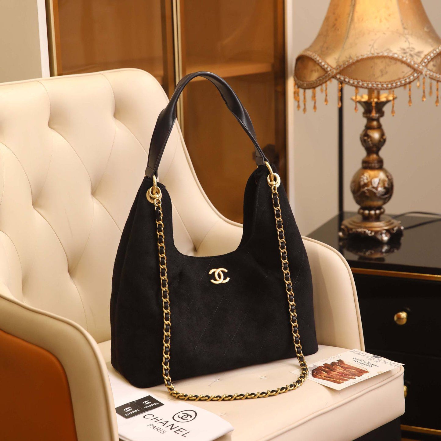 Chanel 
good quality, 

size... 35 * 31 cm 

100 dhs🗽

Zain12
♥️♥️♥️