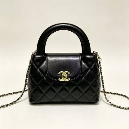 Chanel
High quality
With box 
100 dhs🇦🇪🇦🇪

Zain50
♥️♥️♥️