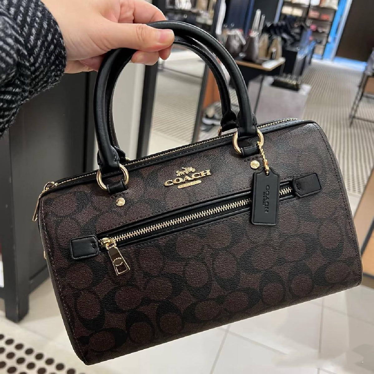 Coach Rowan

First quality + 🎁

Size : 21 * 16  cm
100 dhs🇦🇪🇦🇪

with box 🎁

Zain115
♥️♥️♥️
