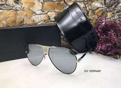 Sunglasses
70 dhs🪙💕

Zain126
♥️♥️♥️