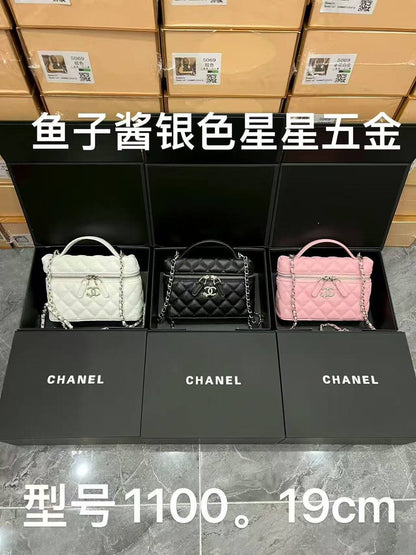 Chanel
good quality, 
comes with a folding box,  
size...19 cm
95 dhs✅

Zain12
♥️♥️♥️