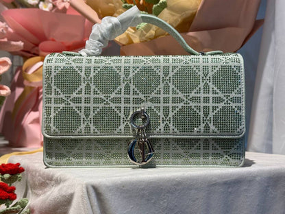 DIOR
COPY A quality 
22cm 

with box
🎁🎁🎁

180 dhs✅

Zain44
♥️♥️♥️