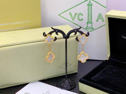 Master Earring 
VCA 
65 dhs🪙💚 
WITH SMALL BOX AND PAPER BAG
🎁🎁🎁

75 dhs🪙💚 

WITH GOOD BOX AND PAPER BAG
🎁🎁🎁

Zain89
♥️♥️♥️