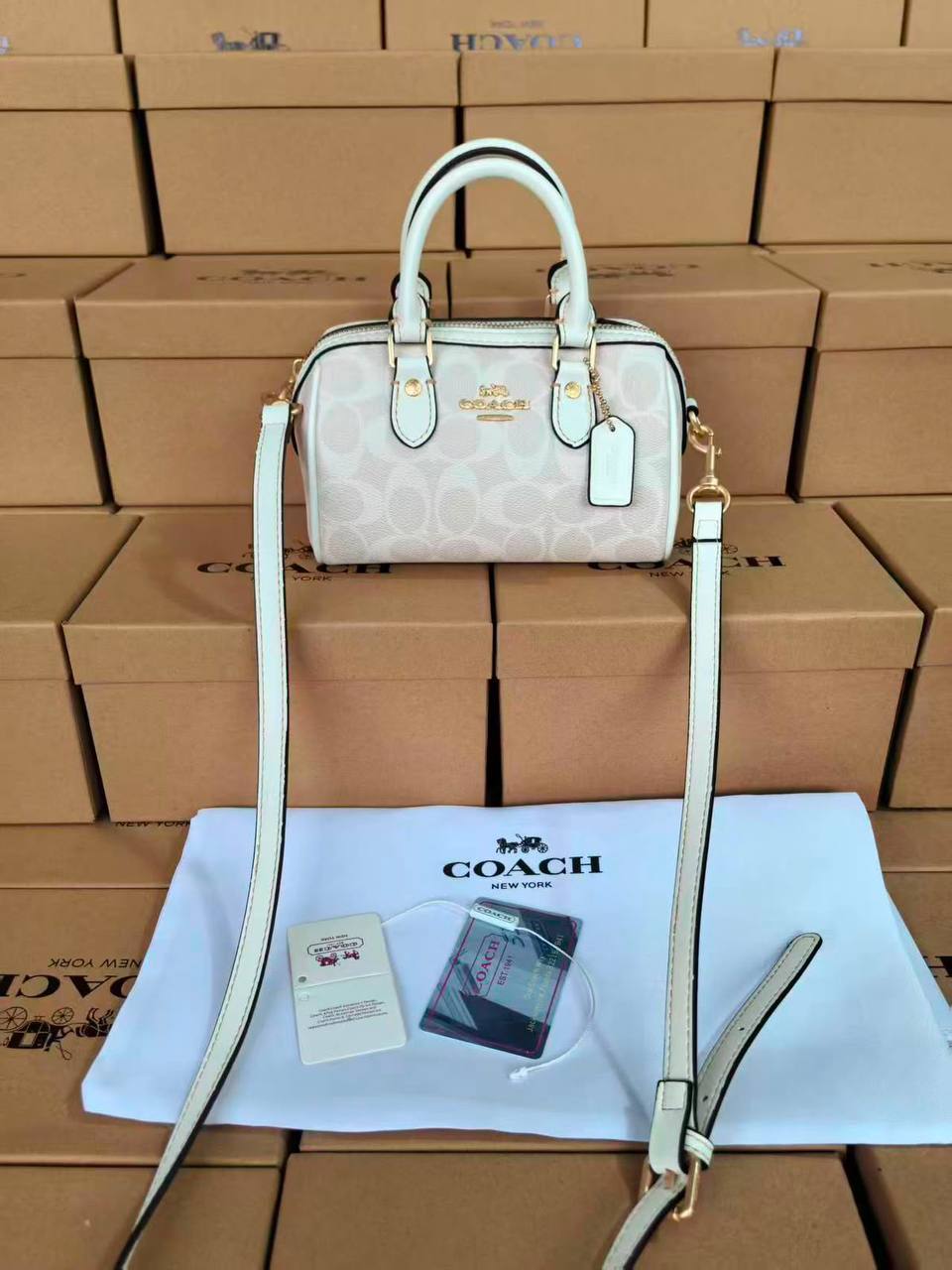 COACH 
110 dhs💓
with box 📦 
Size 20cm👈

Zain161
♥️♥️♥️