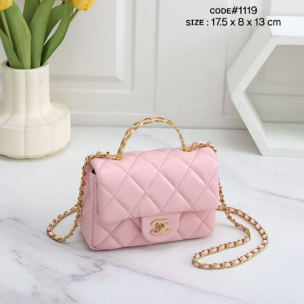 CHANEL ᴄʟᴀssɪᴄ
ᴛᴏᴘ ʜᴀɴᴅʟᴇ ᴍɪɴɪ ғʟᴀᴘ
ʟᴀᴍʙsᴋɪɴ ᴍᴀᴛᴇʀɪᴀʟ
sɪᴢᴇ : 17.5 cm
ᴡɪᴛʜ BOX
🎁🎁🎁

85 dhs🪙🌨️

Zain31
♥️♥️♥️