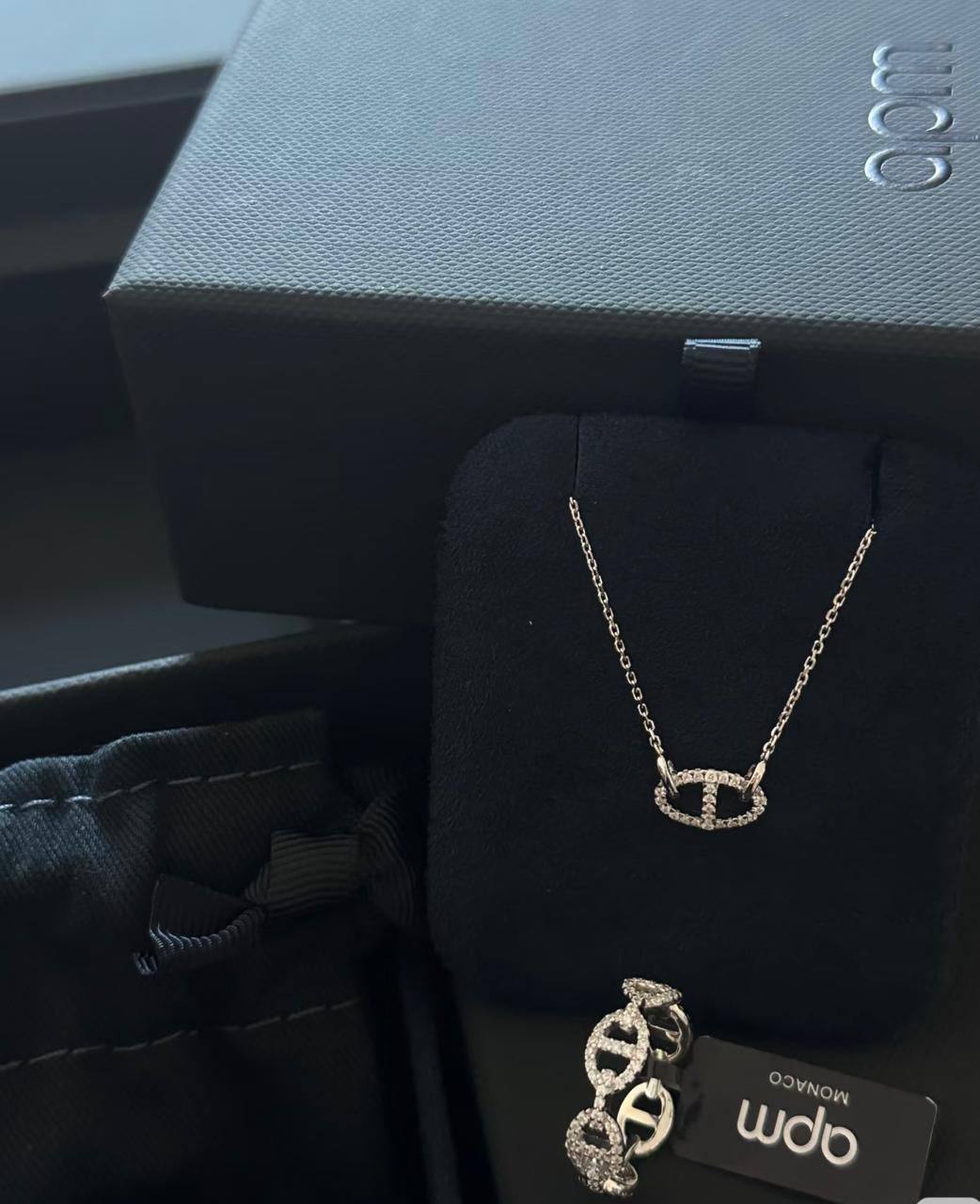 Apm SET ❤️‍🔥*
Necklace 🍁
Earring🌸
Ring 💍 size 6,7,8,9
Master quality 💯
With normal boxes 📦 
120 dhs✅
With master box 🗃️ 
130 dhs✅

Zain216
♥️♥️♥️