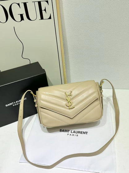 YSL

Best quality 
with box

115 dhs🇦🇪🇦🇪

size 26CM
Zain290
♥️♥️♥️