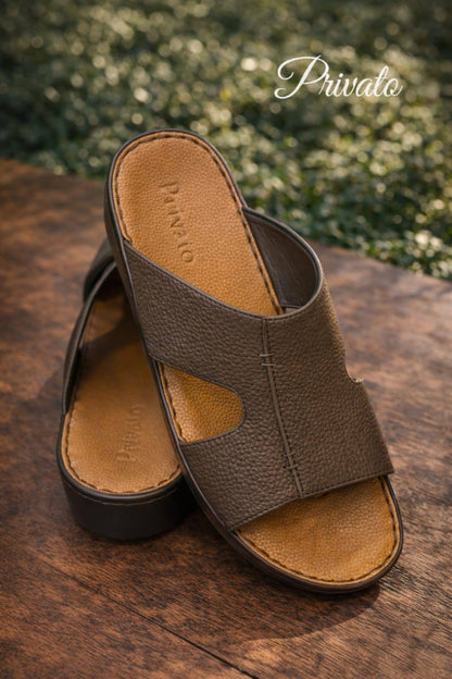 slippers for men good quality  
with box and paper bag size available (40to46) 6to12) 
150 dhs❣️

Zain59
♥️♥️♥️
