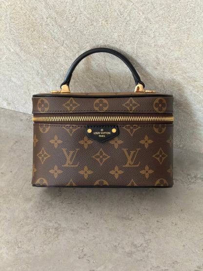 𝐋𝐕 𝐕𝐀𝐍𝐈𝐓𝐘 𝐁𝐀𝐆 𝐏𝐌 𝐒𝐈𝐙𝐄 𝐒𝐔𝐏𝐄𝐑 𝐌𝐀𝐒𝐓𝐄𝐑 𝐐𝐔𝐀𝐋𝐈𝐓𝐘 
800 dhs💓

ZainETAG4
♥️♥️♥️