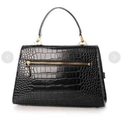 Guess
90 dhs🪙💕

high quality 


with box
🎁🎁🎁

Zain26
♥️♥️♥️