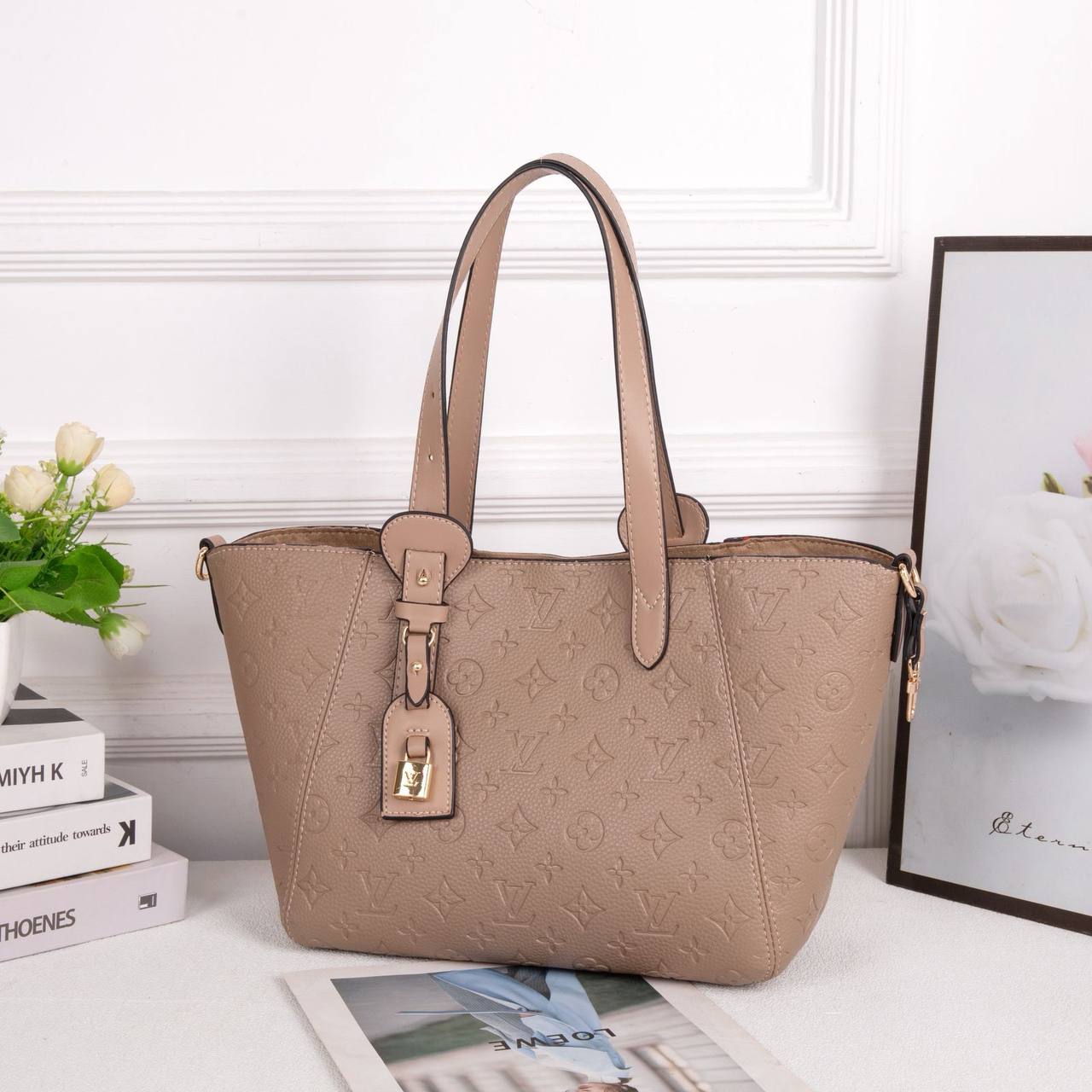 LV

Best quality
With box’s
🎁🎁🎁

120 dhs✅
size 40cm

Zain158
♥️♥️♥️