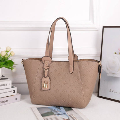 LV

Best quality
With box’s
🎁🎁🎁

120 dhs✅
size 40cm

Zain158
♥️♥️♥️