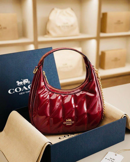 COACH 
GOOD QUALITY ☘️
Glossy material ✨
100 dhs🇦🇪🇦🇪
WITH BOX 📦

Zain28
♥️♥️♥️