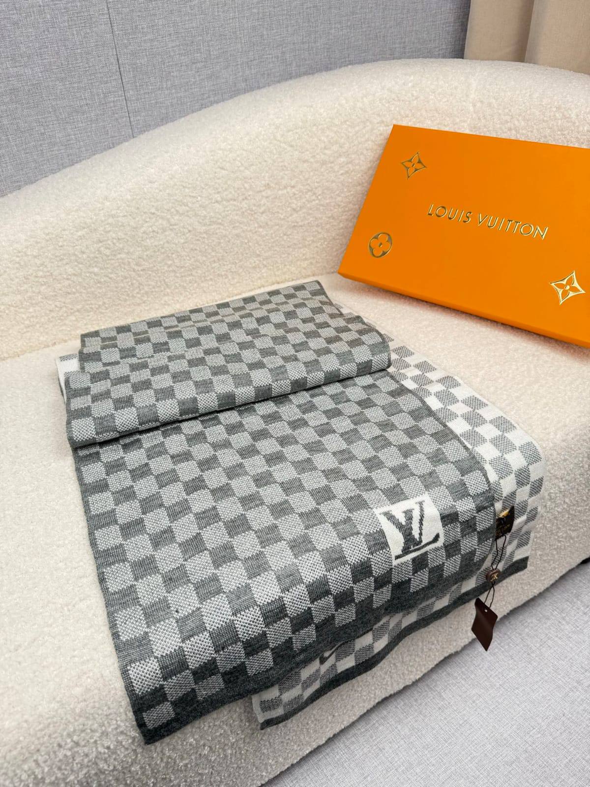 NEW COLLECTION👌🏻
Louis Vuitton SCARF MAN❤‍🔥
 MASTER Quality👑With Original Packaging👌🏻

230 dhs🇦🇪🇦🇪

Zain329
♥️♥️♥️