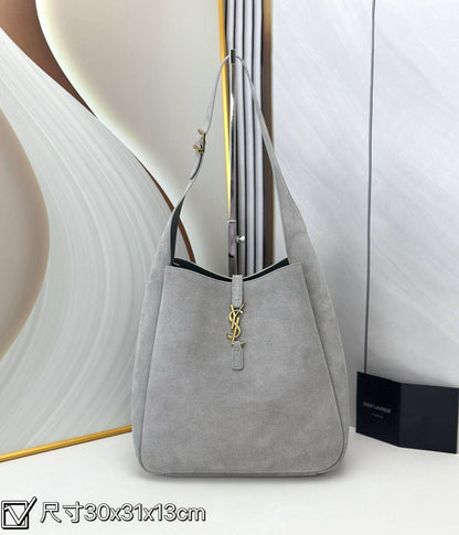 YSL
Master
Suede Material 💕💕
30cm
350 dhs🪙🌨️

Zain228
♥️♥️♥️