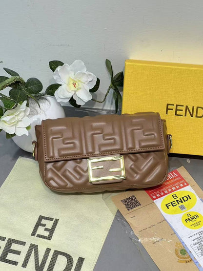 Fendi
with box
🎁🎁🎁

65 dhs✅

Zain232
♥️♥️♥️