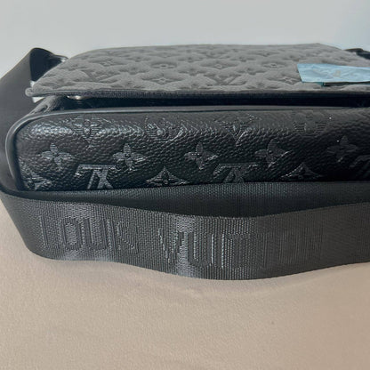 LV

26*23*9 cm
80 dhs🇦🇪🇦🇪

Zain17
♥️♥️♥️