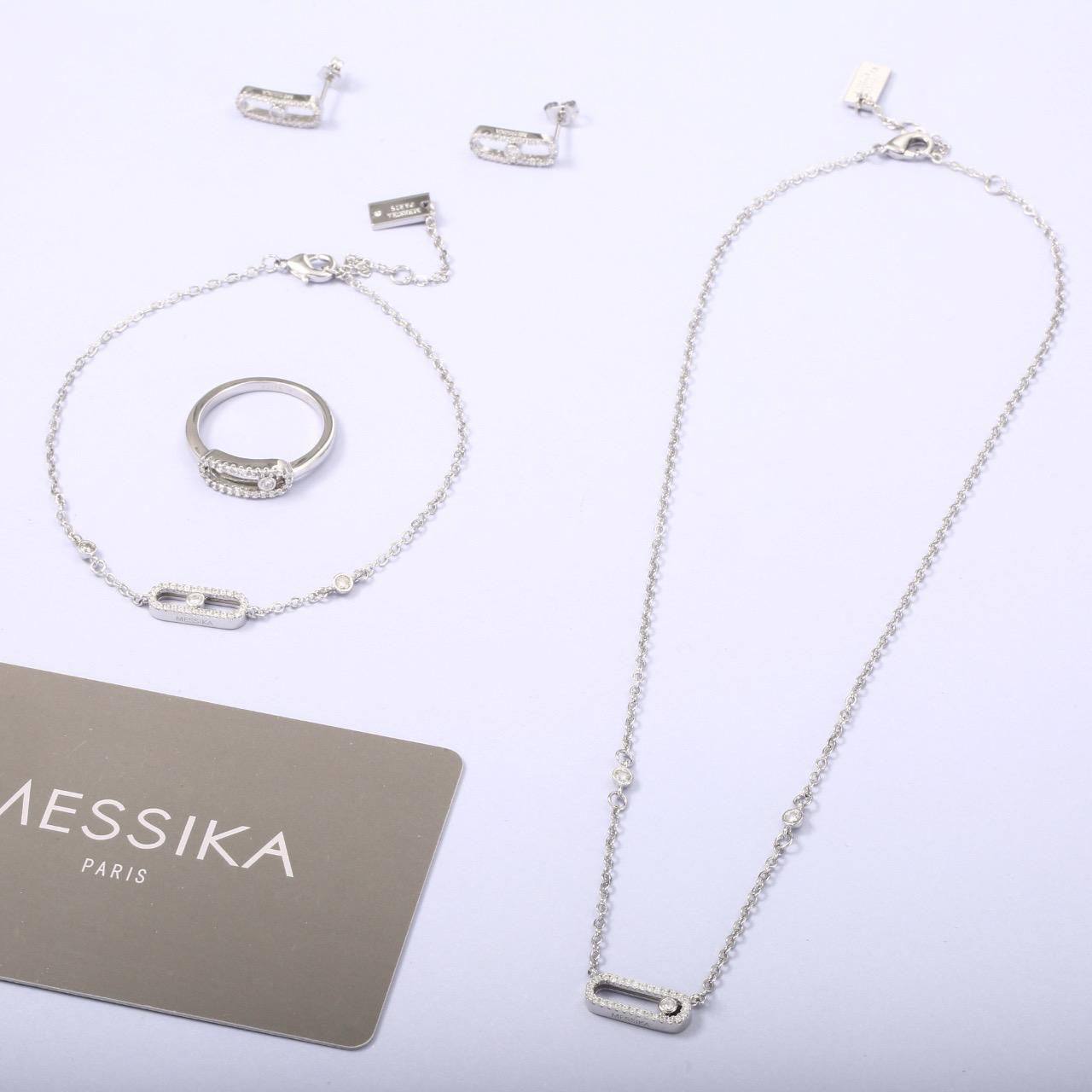 Messika SET 🔥*
Necklace ❣️
Earring 🍁
Bracelet 🦋
Ring 💍 size available 👇
6,7,8,9
Master quality 💯
With normal boxes 📦 
140 dhs🪙🌨️
With master box 🗃️ 
180 dhs🪙🌨️

Zain216
♥️♥️♥️