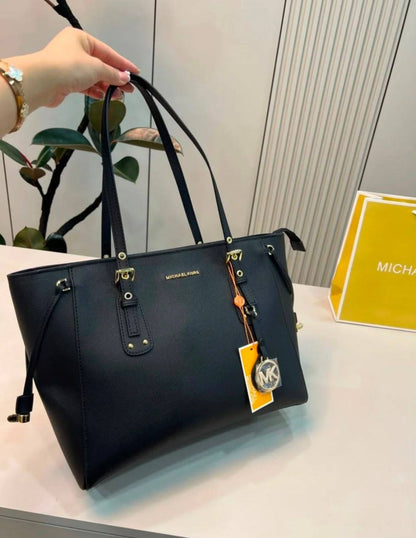Mk
95 dhs💛
size 40×14×26cm

Zain42
♥️♥️♥️