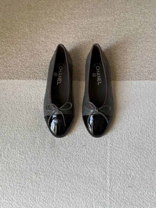 Chanel
Master Quality
Size 36 to 41
400 dhs✅

Zain288
♥️♥️♥️