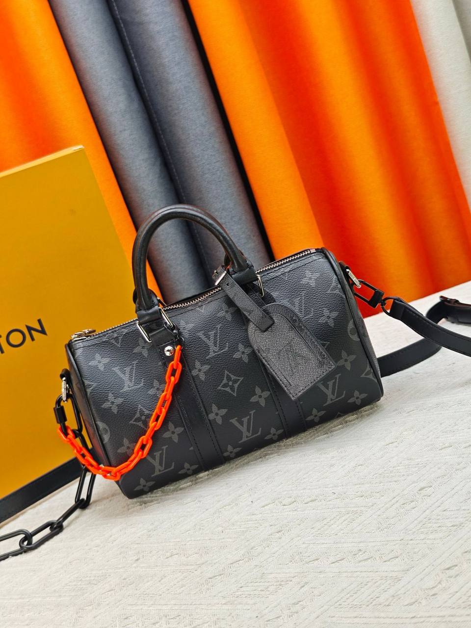 LV
Master
size:25×15×11 
240 dhs✅

Zain114
♥️♥️♥️