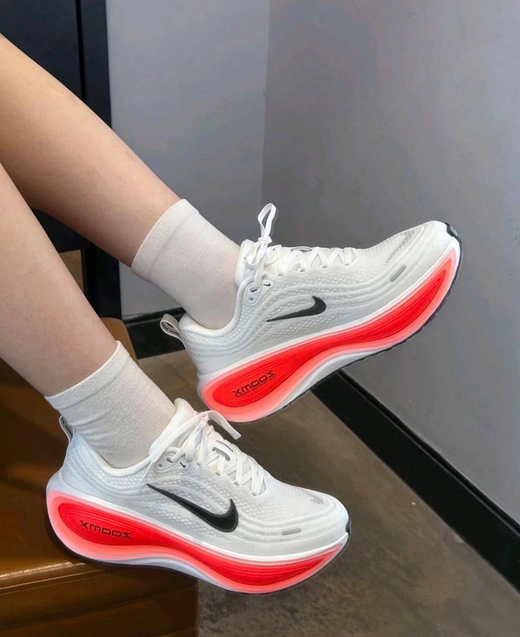 Nike Vomero Plus White Black Bright Crimson，
Size 36-45，
250 dhs✅

Zain18
♥️♥️♥️