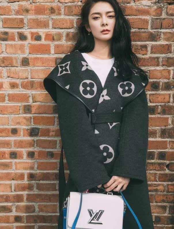 *New collections master                                             
good pualiit 💖👌🧥🧥
*AVAILABLE
280 dhs🪙💕
size：S M L

Zain231
♥️♥️♥️