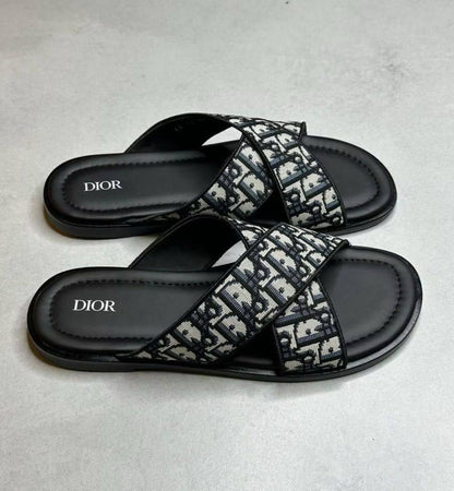Dior
Size 40-46⚡️
105 dhs❣️

Zain183
♥️♥️♥️
