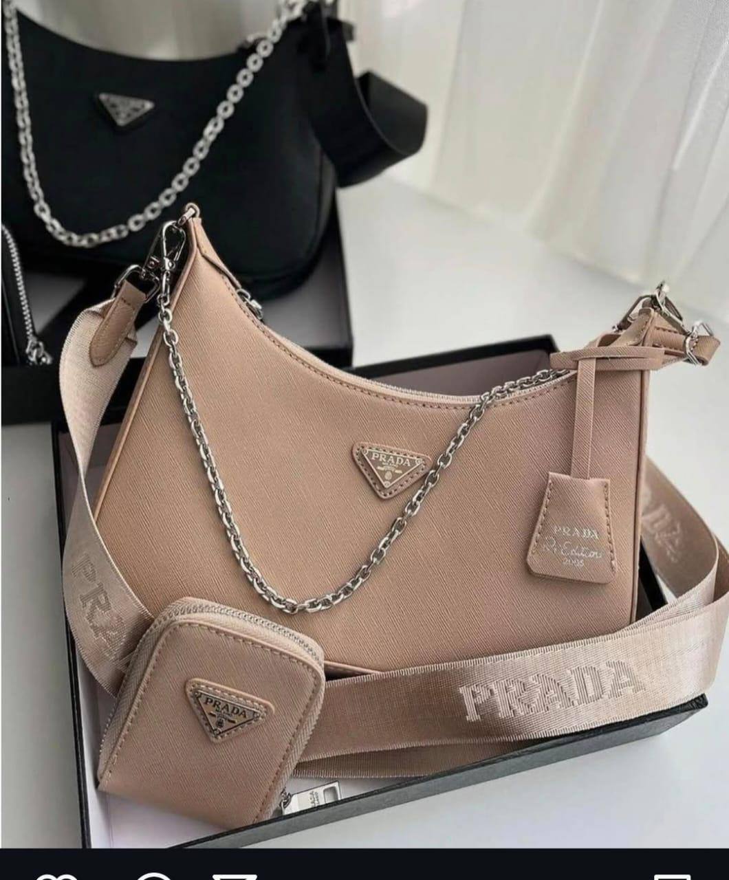 Prada

with box
🎁🎁🎁

100 dhs❤️

Zain143
♥️♥️♥️