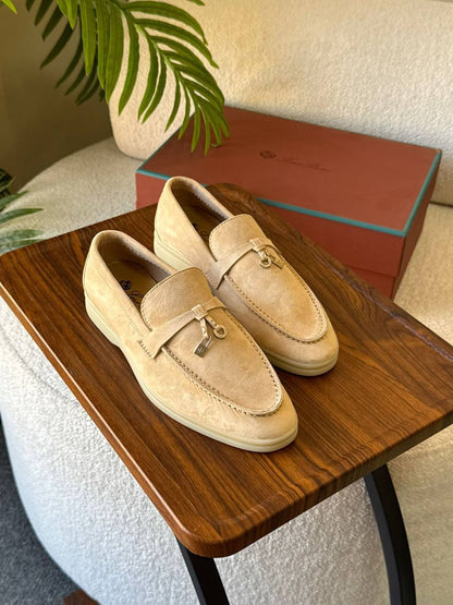 LORA PIANA 
SuperMaster Quality 💯
450 dhs💓
Size:36-41💥

Zain171
♥️♥️♥️