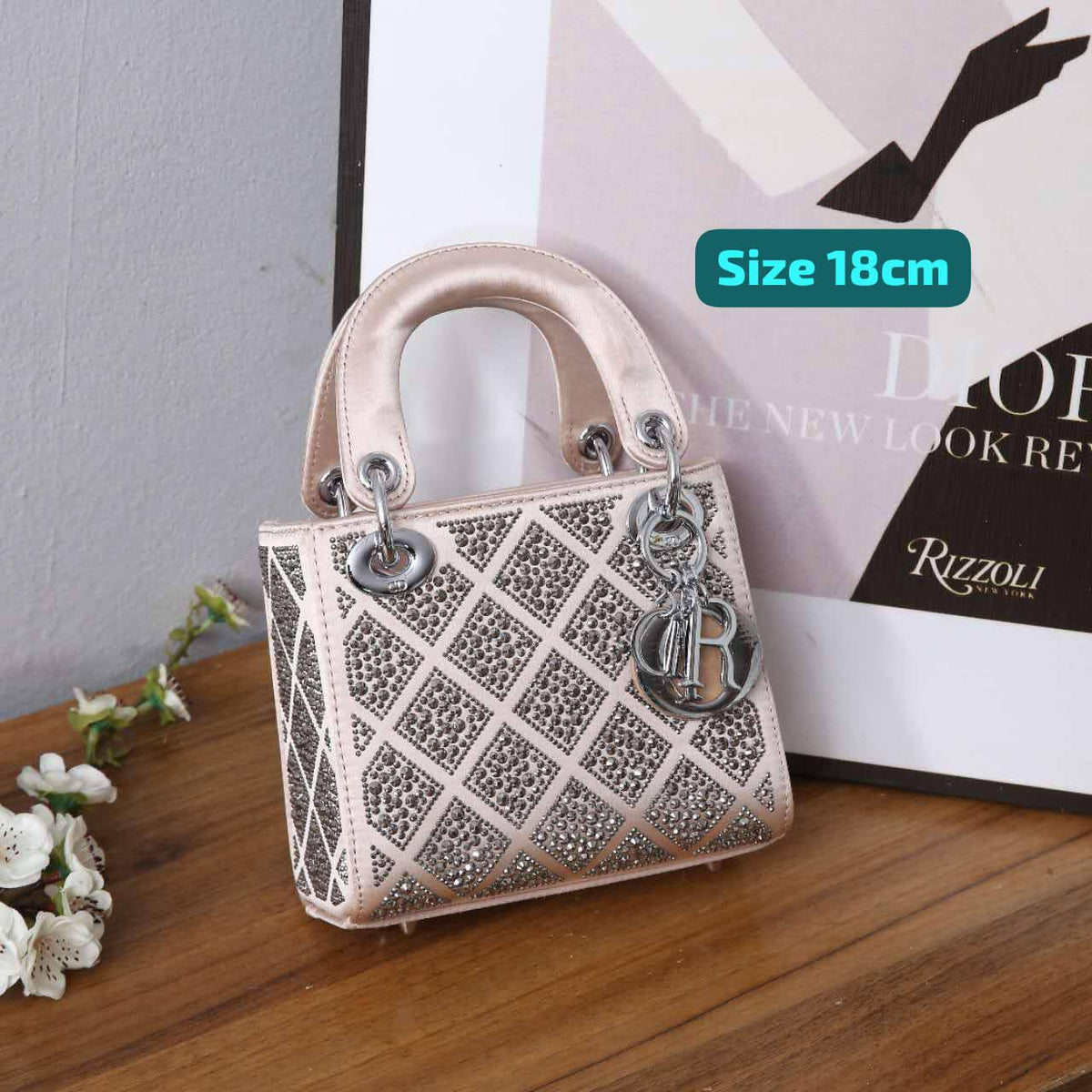 Dior

Good quality 
with box 

125 dhs🇦🇪🇦🇪

Zain186
♥️♥️♥️