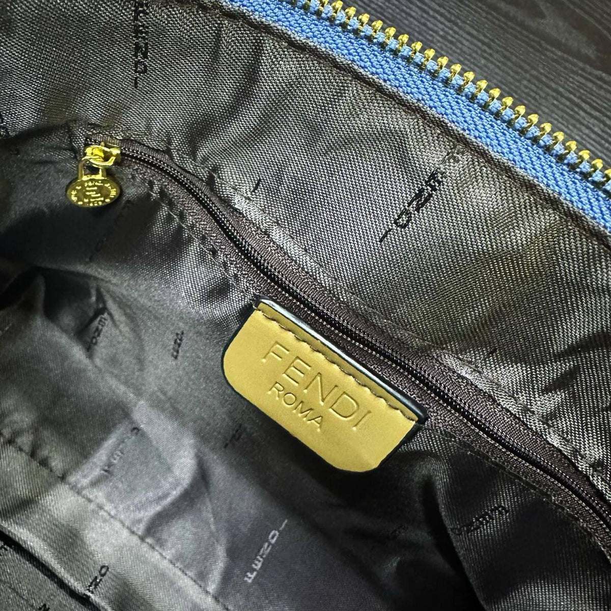 FENDI 

NEW CAME 
GOOD QUALITY 
WITH BOX 
100 dhs🇦🇪🇦🇪

Zain295
♥️♥️♥️