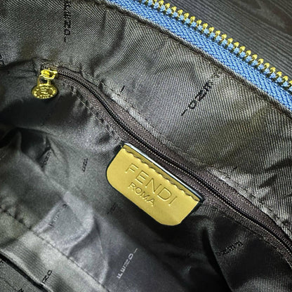 FENDI 

NEW CAME 
GOOD QUALITY 
WITH BOX 
100 dhs🇦🇪🇦🇪

Zain295
♥️♥️♥️