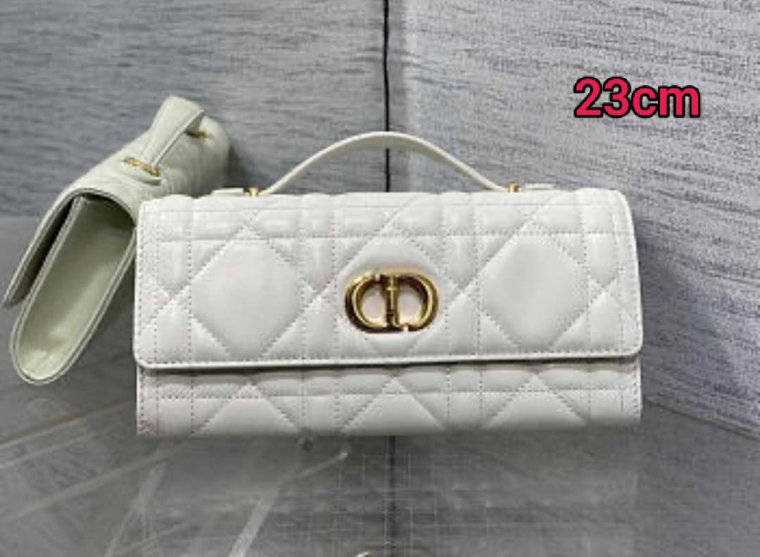 Dior
105 dhs✅
with box

Zain26
♥️♥️♥️