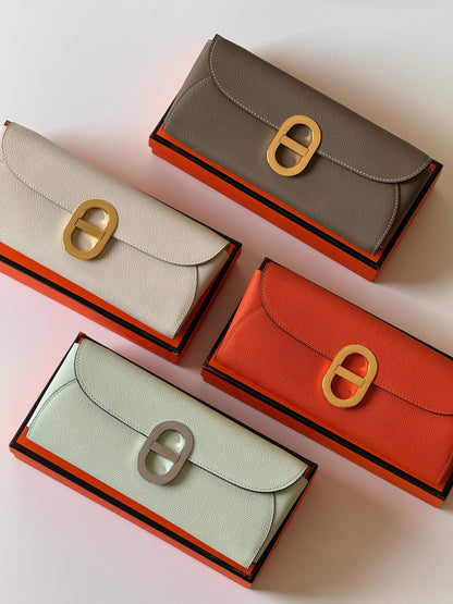 Hermes
27cm💕master quality😍

with box❤️
🎁🎁🎁

340 dhs❣️

Zain52
♥️♥️♥️