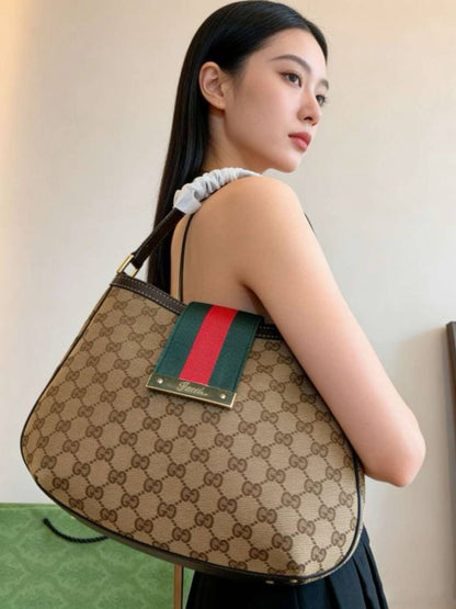 GUCCI
 GOOD QUALITY 
105 dhs✅

Zain295
♥️♥️♥️