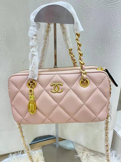 Chanel

90 dhs🪙 
with box 
🎁🎁🎁

high quality  

21cm

Zain26
♥️♥️♥️