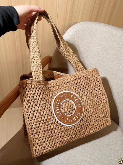 LV 
100 dhs✅
size 34×14×30cm

Zain213
♥️♥️♥️