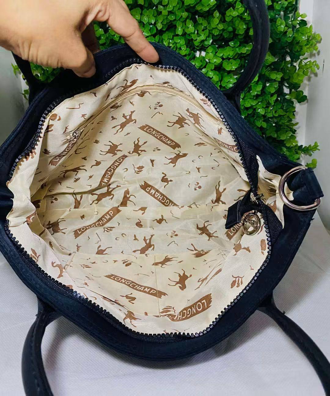 AVAILABLE

 LONGCHAMP 

HIGH QUALITY 🎁

85 dhs🇦🇪🇦🇪

Zain169
♥️♥️♥️