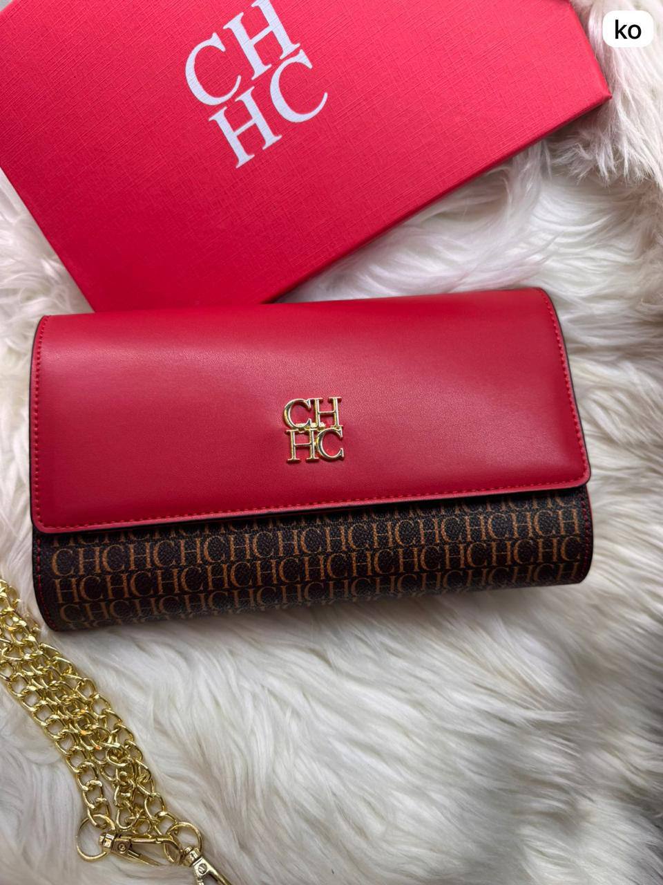 CHCH Clutch   
size : 23 * 14 cm
80 dhs🪙💕

with box 🎁

Zain115
♥️♥️♥️