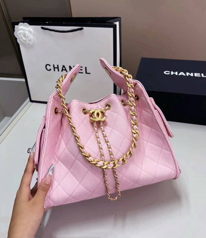 CHANEL 

COPY ONE 
NEW CAME 
WITH BOX 
215 dhs🇦🇪🇦🇪

Size:26cm

Zain295
♥️♥️♥️