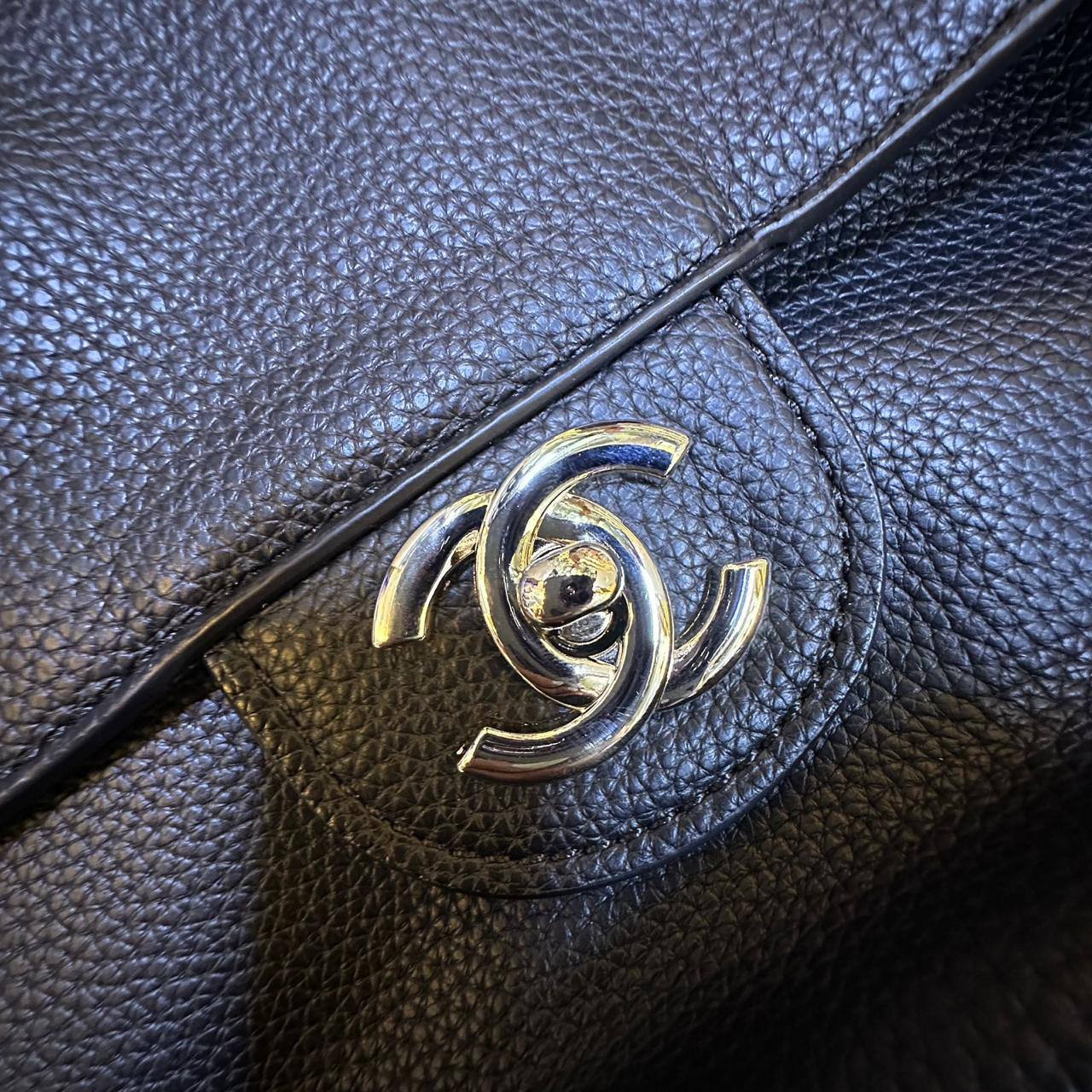 CHANEL 
COPY ONE
32cm 
220 dhs🇦🇪🇦🇪

Zain295
♥️♥️♥️