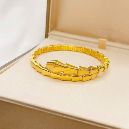 BVLGARI BANGLE 
85 dhs🪙🌨️

Zain89
♥️♥️♥️