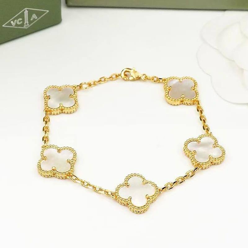 VCA BRACELET
5 Flower 🍀
MASTER QUALITY✨💫
55 DHS🇦🇪🇦🇪
WITH BOX AND PAPER BAG🛍️🎁

Zain89
♥️♥️♥️